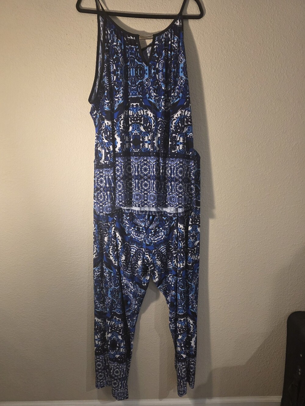 Blue Patterned Women's 2pc top and pants with eleastic waist.